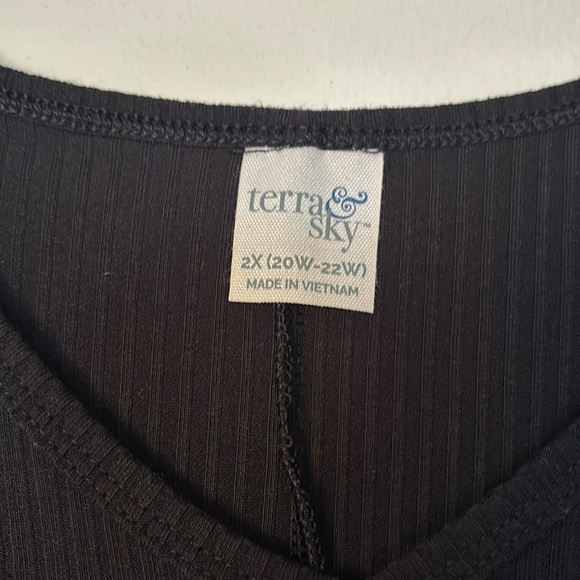 Terra & Sky plus Size Top - Picture 4 of 6
